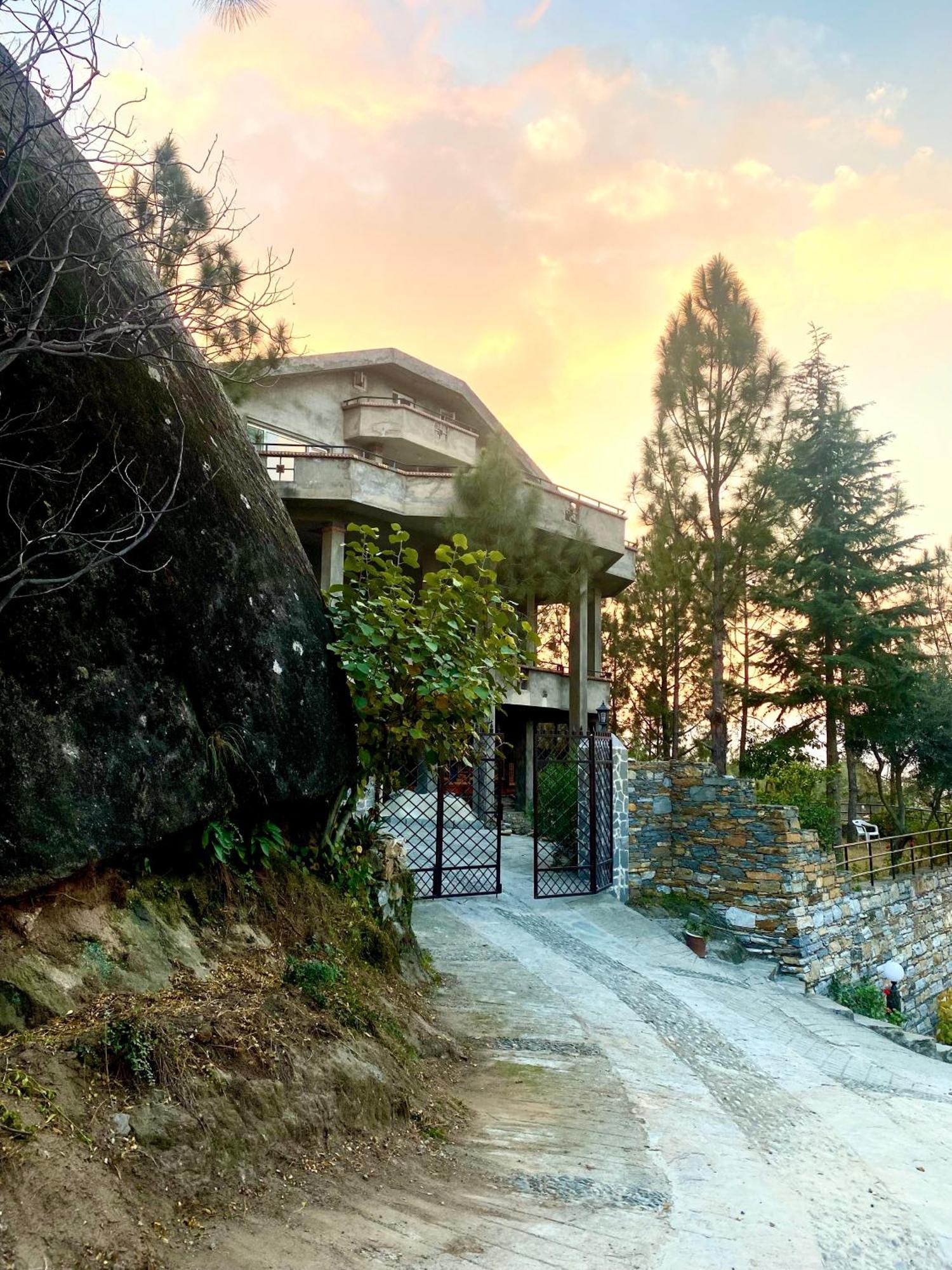 Rock City Resort Saidu Sharif Екстер'єр фото