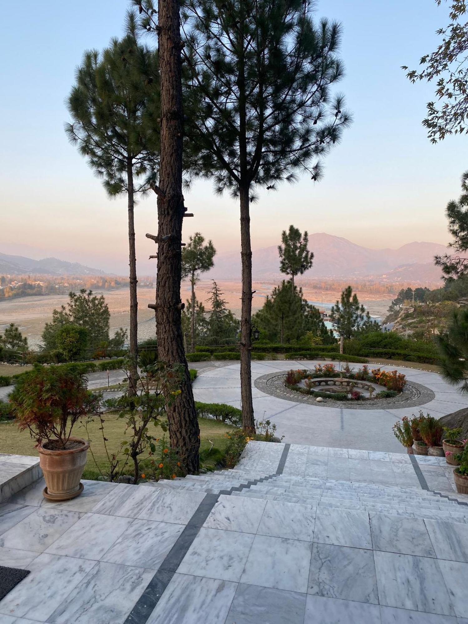 Rock City Resort Saidu Sharif Екстер'єр фото